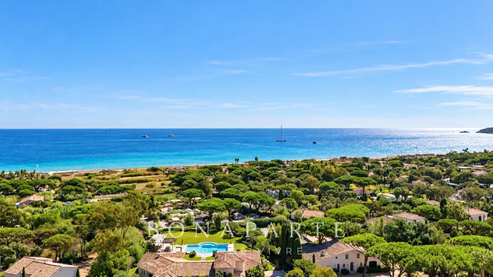 RAMATUELLE – PLAGE DE PAMPELONNE: Villa contemporaine d’exception avec vue panoramique sur la Méditerranée - Photo 1