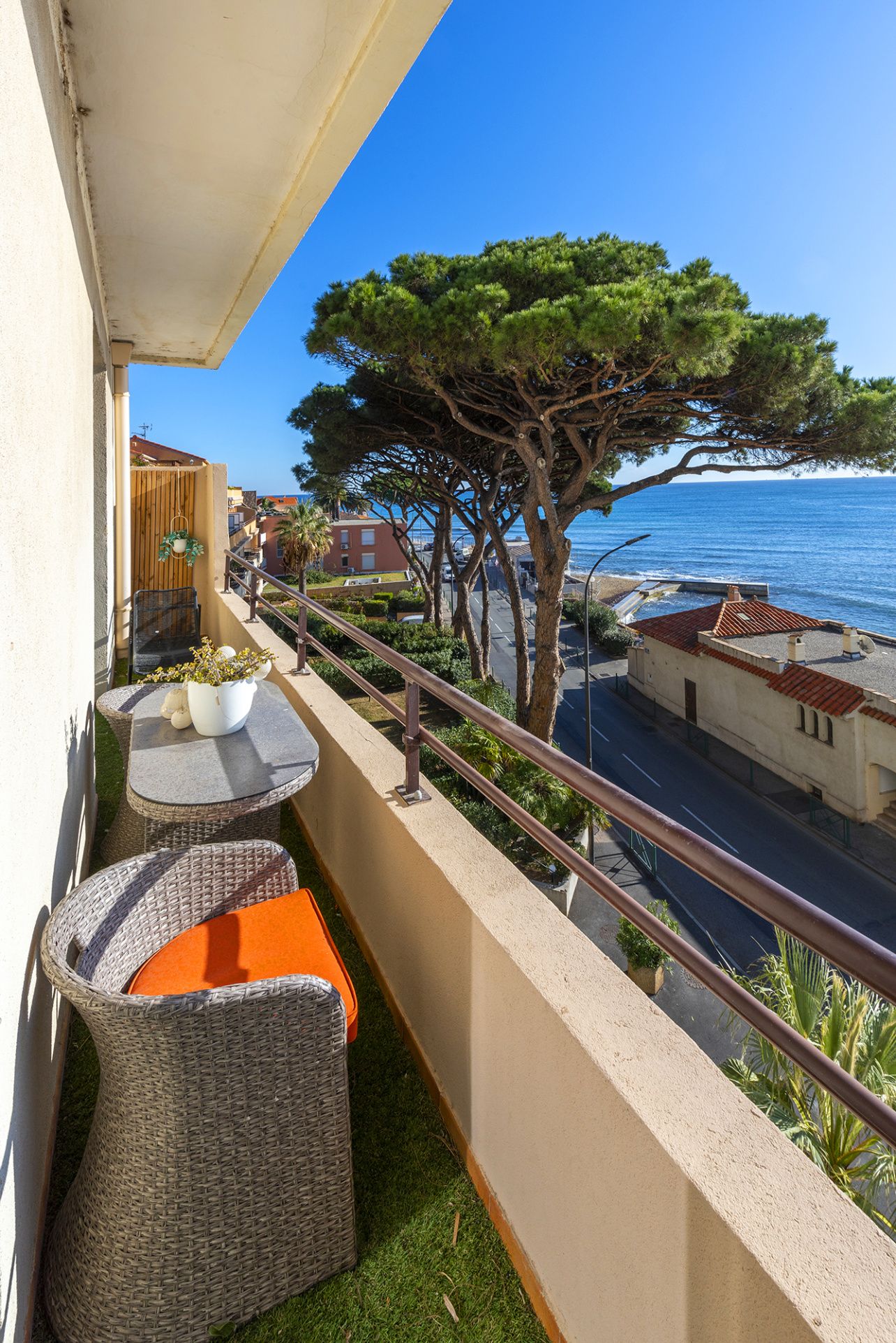 apartment 5 Rooms for sale on Sainte-Maxime (83120)