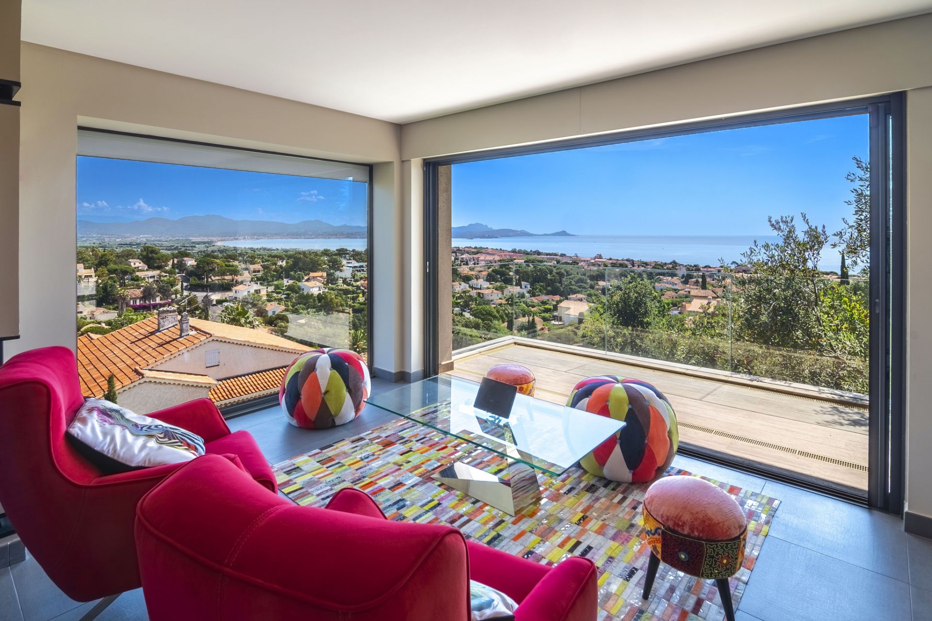 villa 8 Rooms for sale on Fréjus (83600)