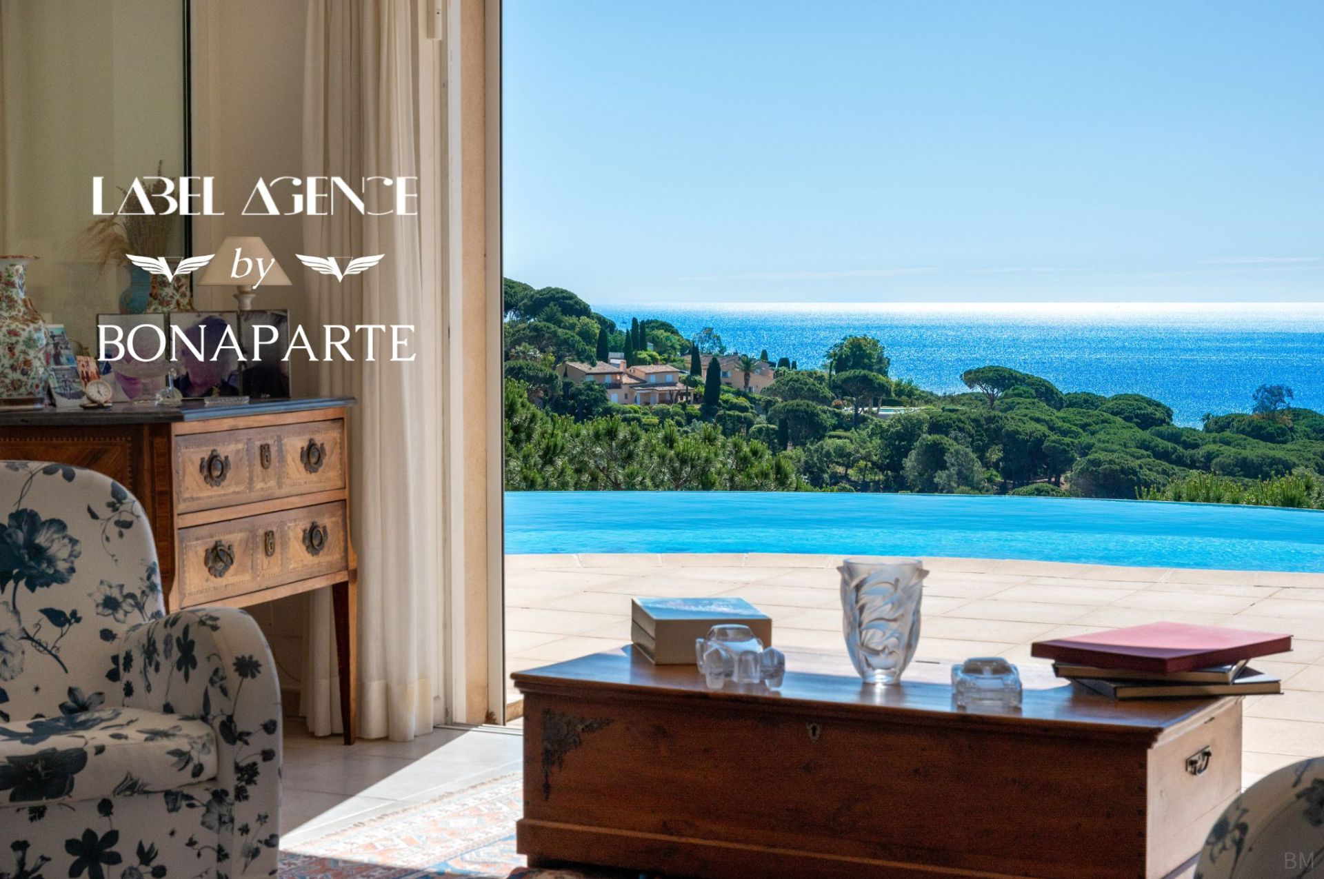 villa 8 Rooms for sale on Sainte-Maxime (83120)