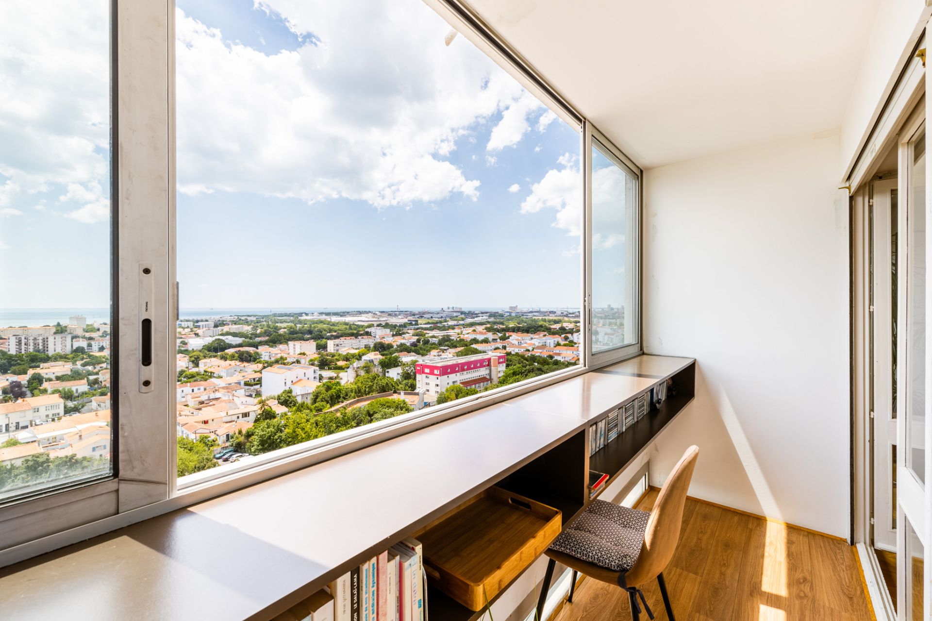 apartment 4 Rooms for sale on La Rochelle (17000)