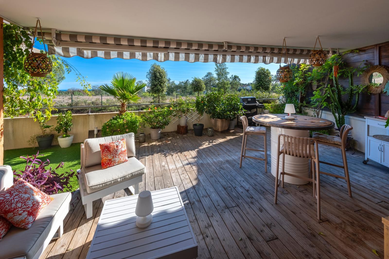 apartment 3 Rooms for sale on Saint-Raphaël (83700)