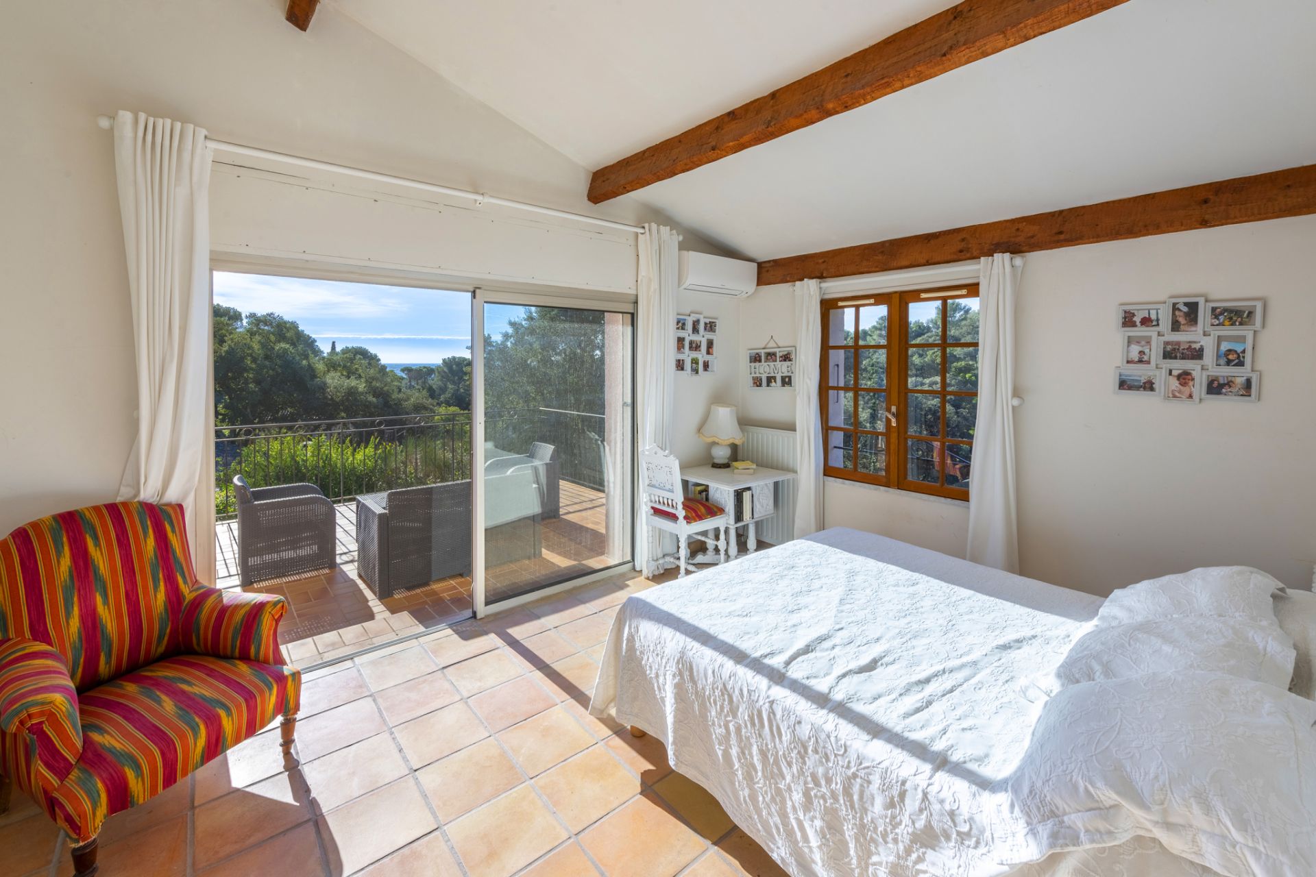 villa 7 Rooms for sale on Saint-Raphaël (83700)