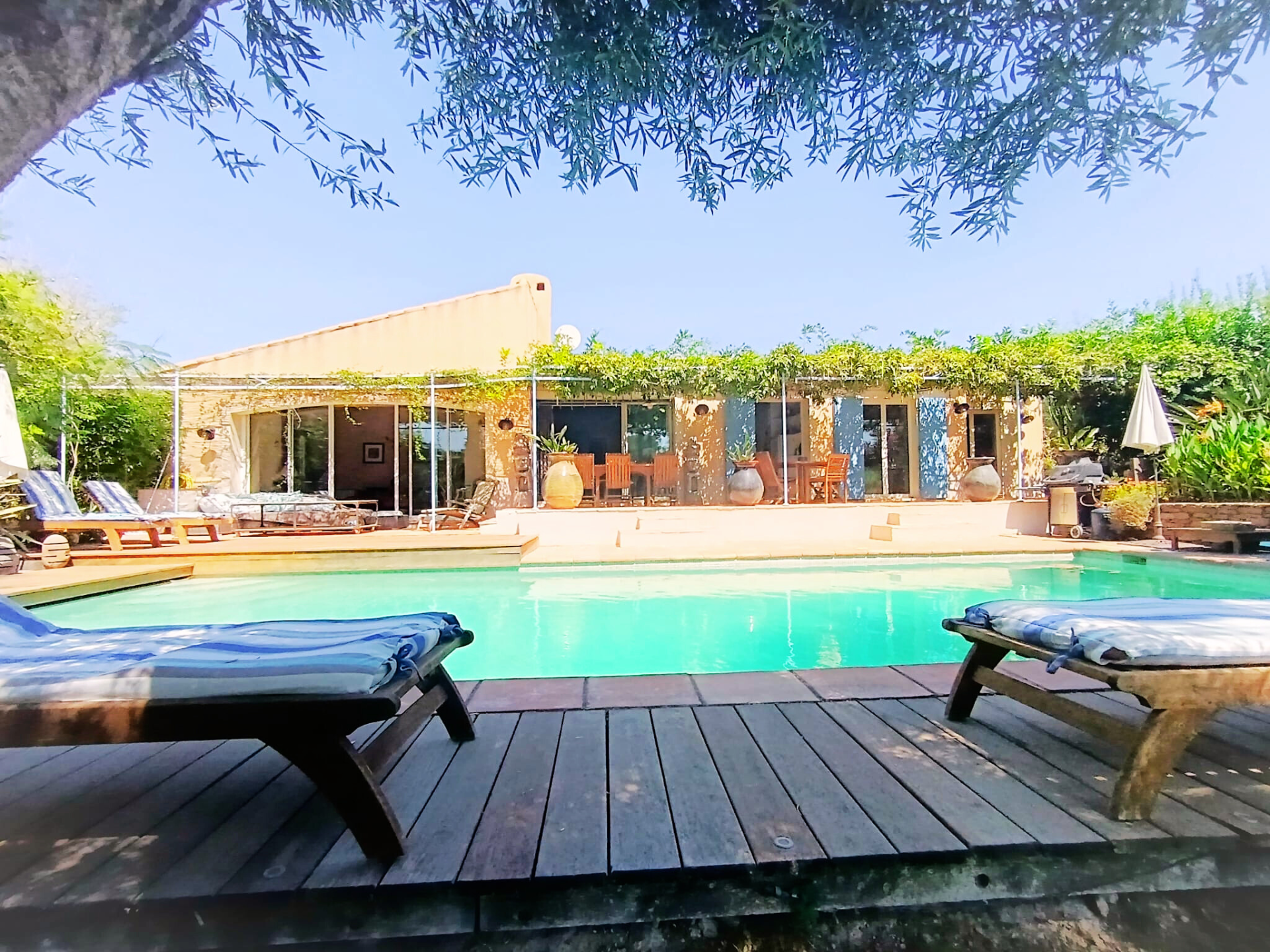 villa 6 Rooms for sale on Grimaud (83310)