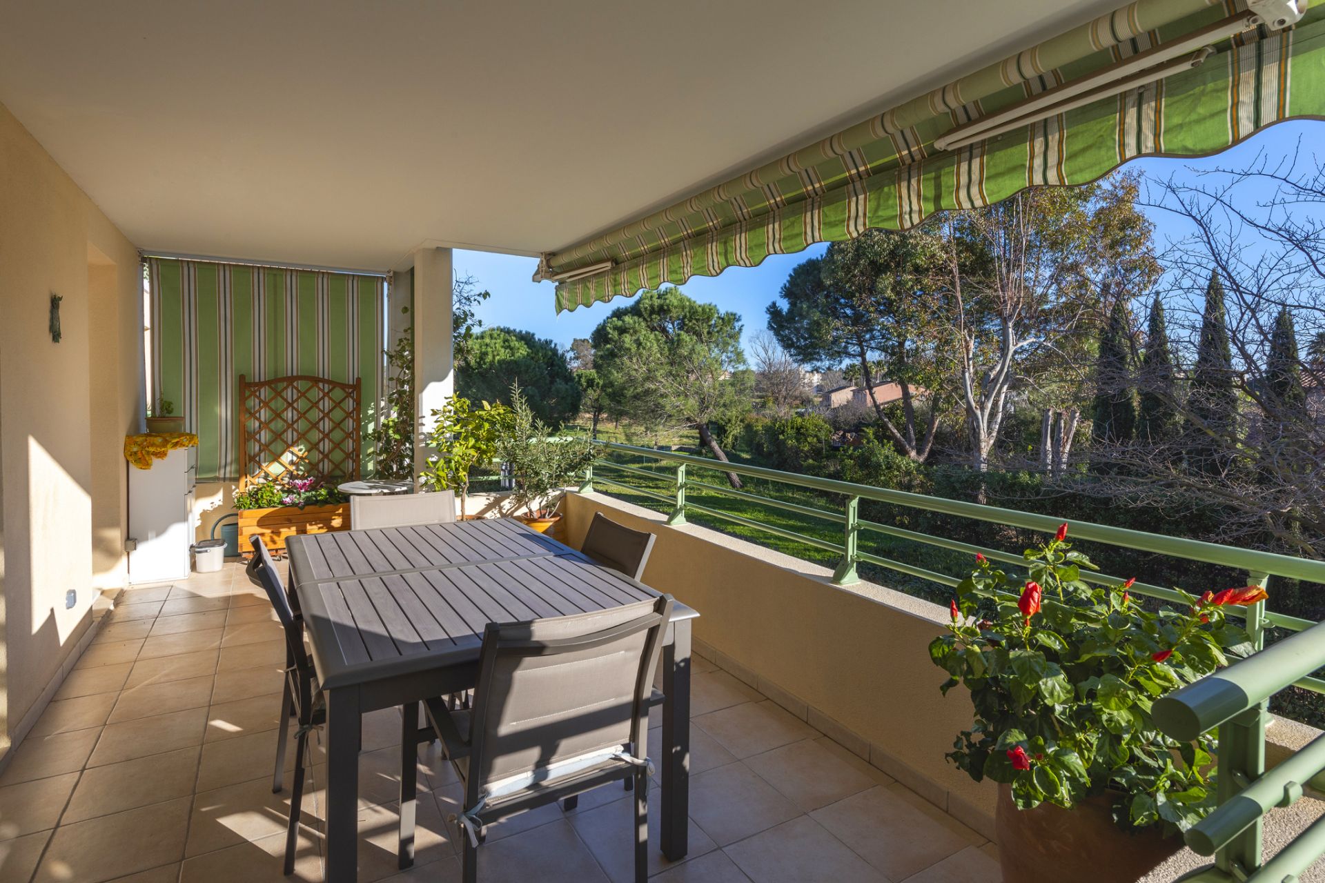 apartment 3 Rooms for sale on Fréjus (83600)