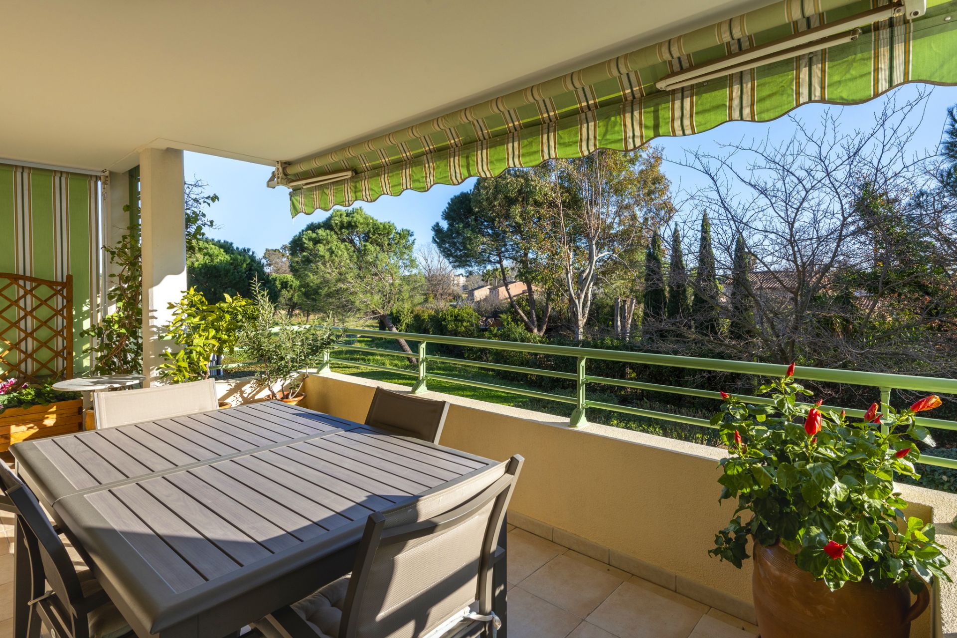 apartment 3 Rooms for sale on Fréjus (83600)