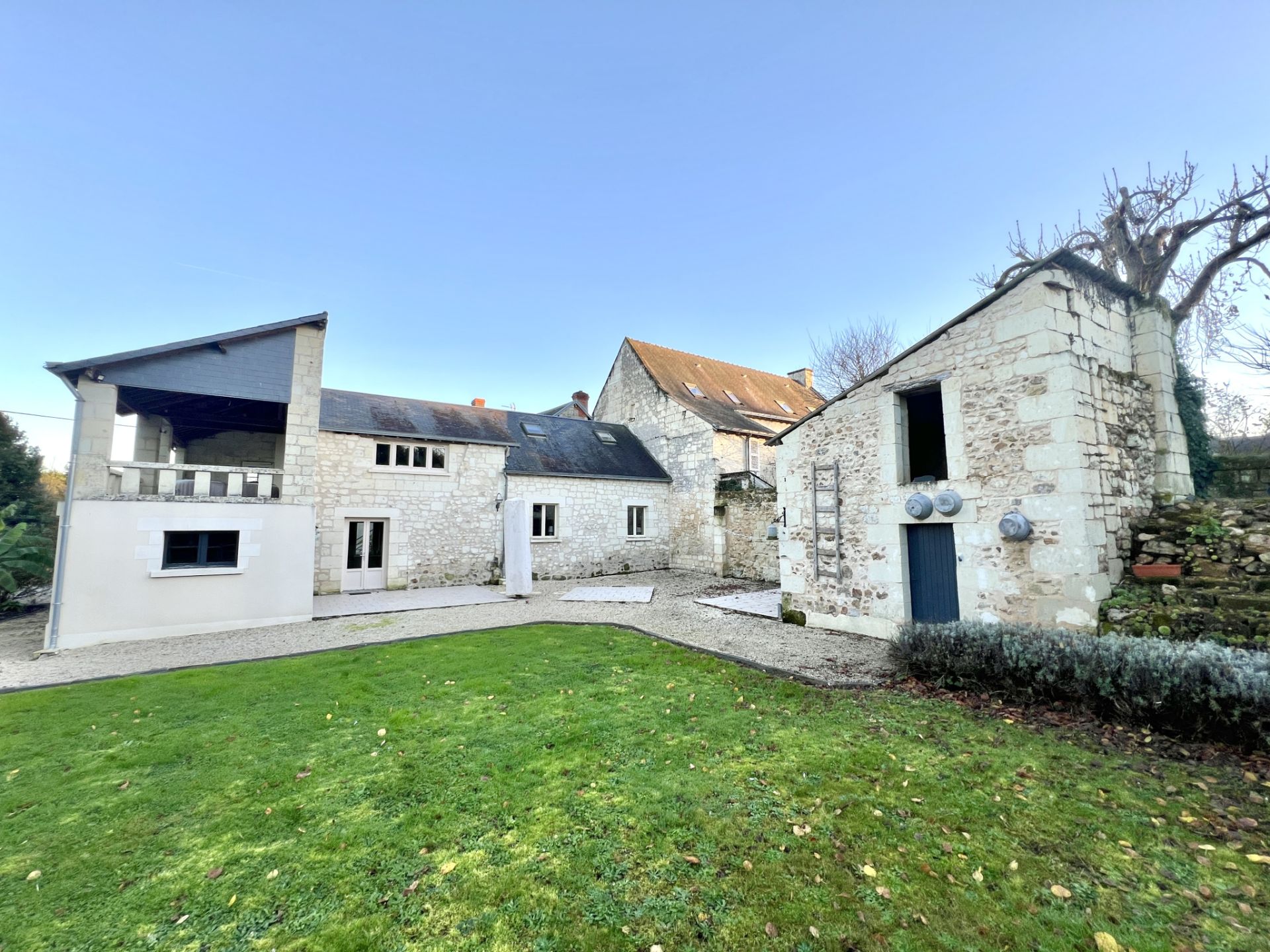 house 12 Rooms for sale on Fontevraud l'Abbaye (49590)