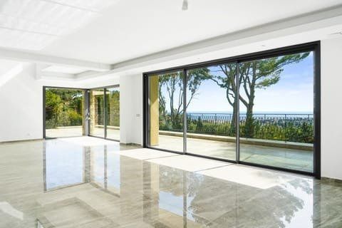 villa 9 Rooms for sale on Mougins (06250)