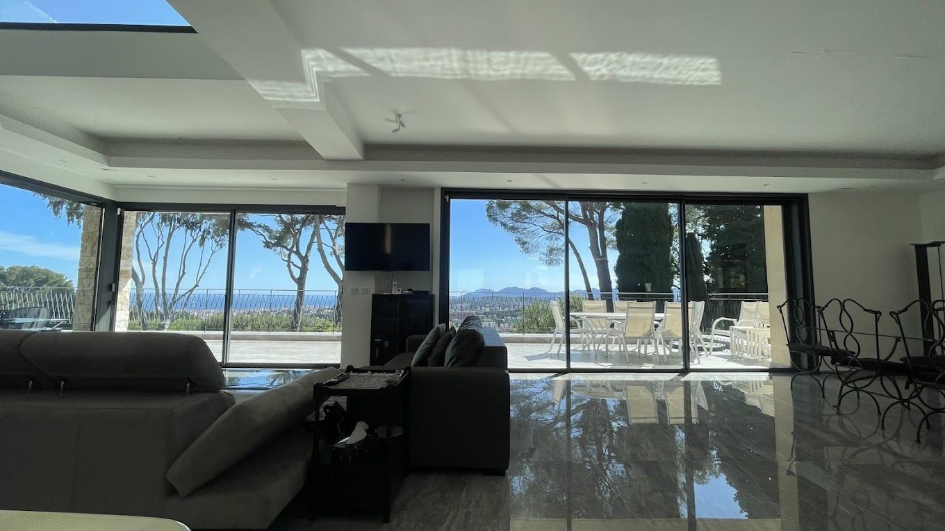 villa 9 Rooms for sale on Mougins (06250)