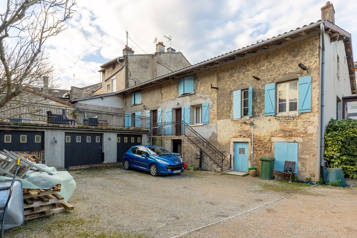 house 10 Rooms for sale on Pont-de-Vaux (01190)