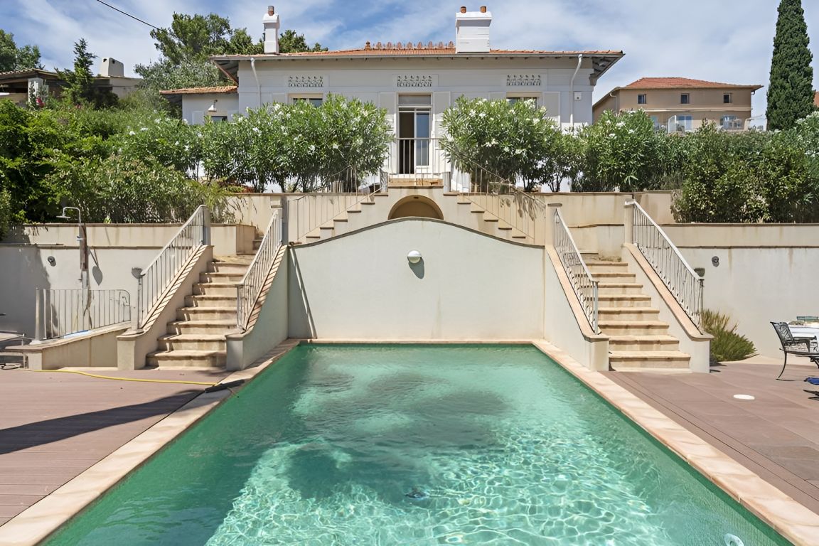 villa 5 Rooms for sale on Sainte-Maxime (83120) - See details