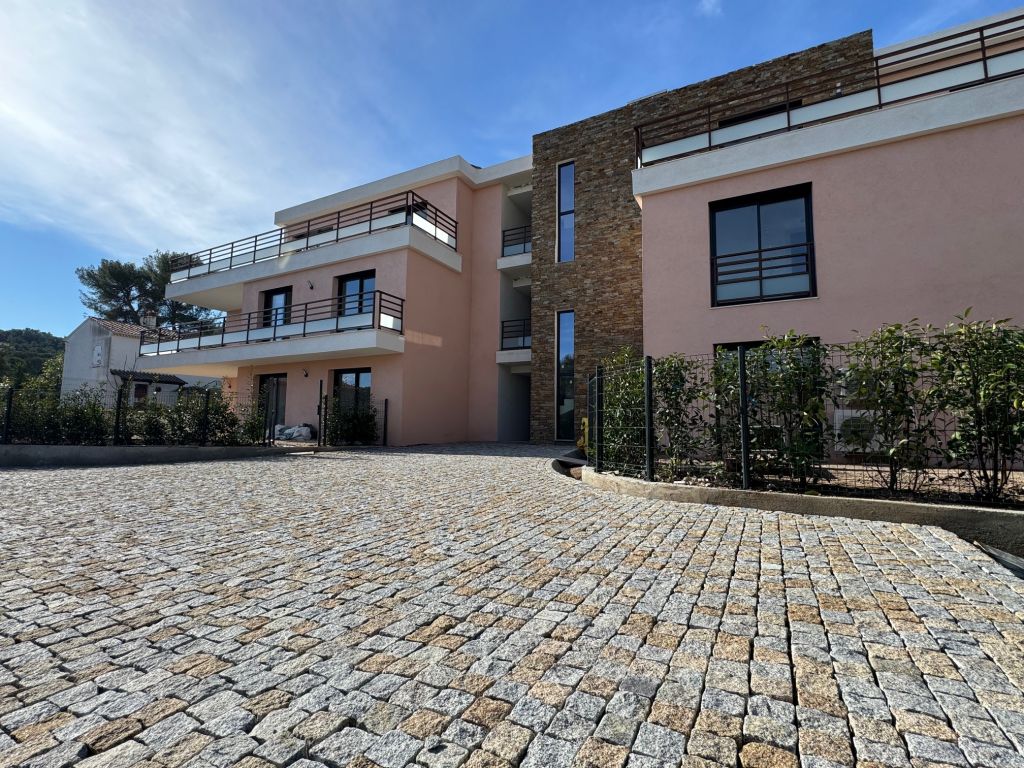 duplex 4 Rooms for sale on Saint-Raphaël (83700) - See details