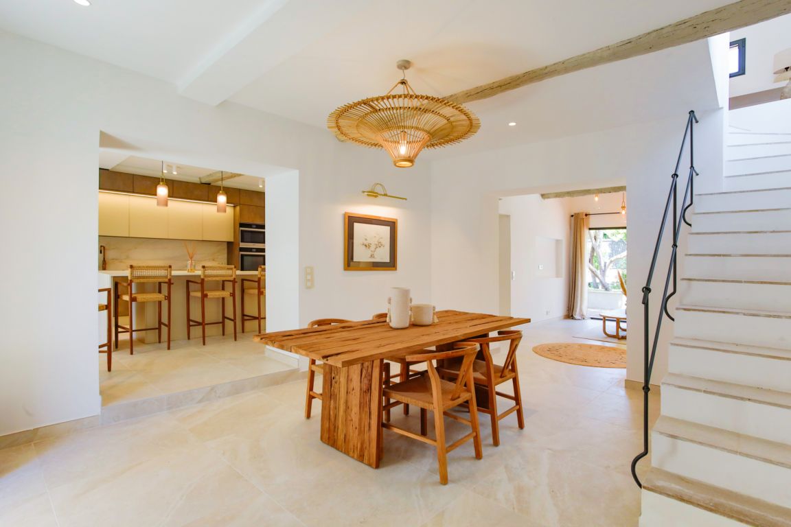 villa 5 Rooms for sale on Cannes (06400) - See details