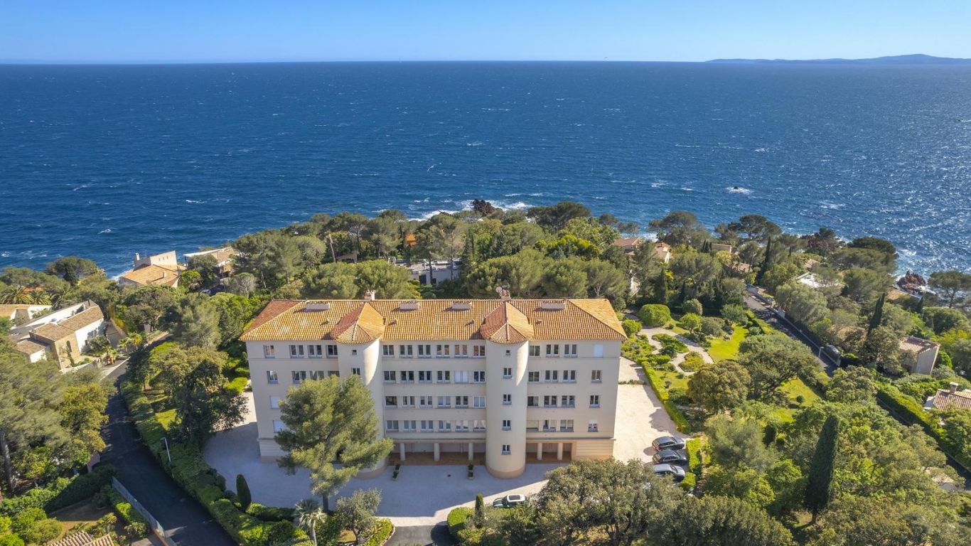 apartment 4 Rooms for sale on Saint-Raphaël (83700) - See details