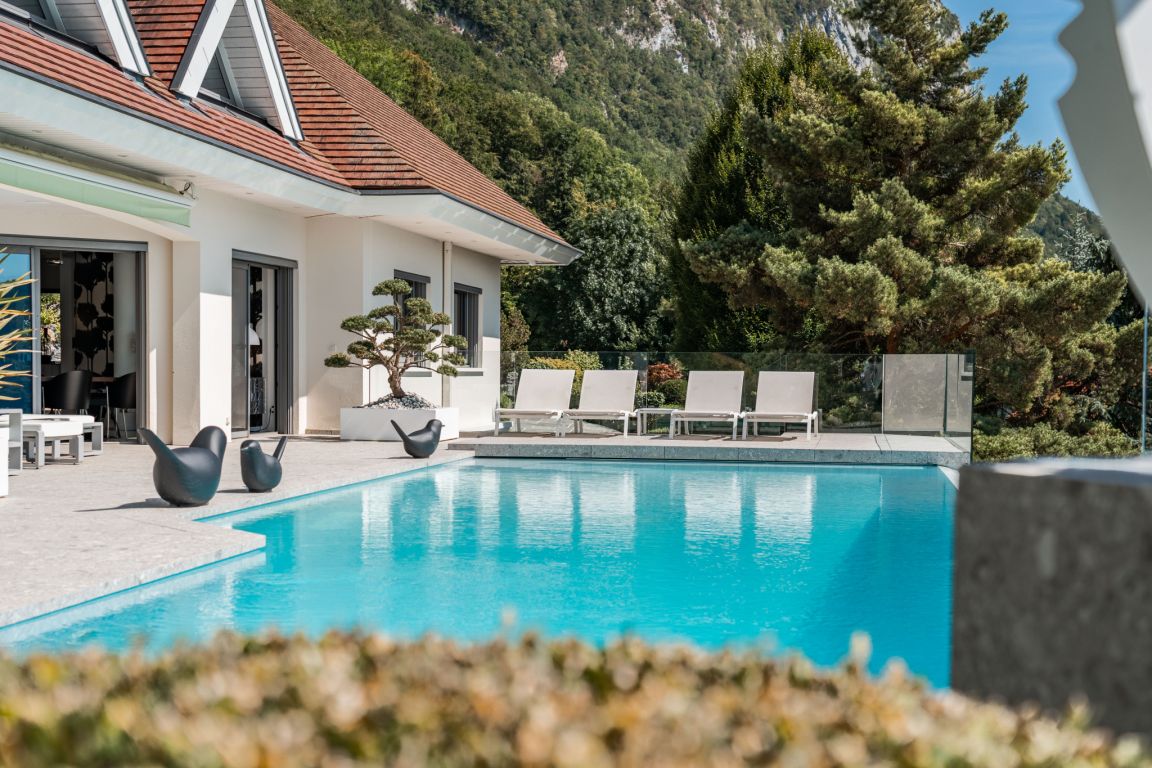 villa 10 Rooms for sale on Annecy (74000) - See details